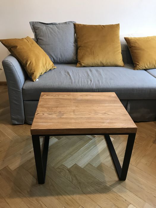 Stolik kawowy – lite drewno sosnowe, nogi stalowe