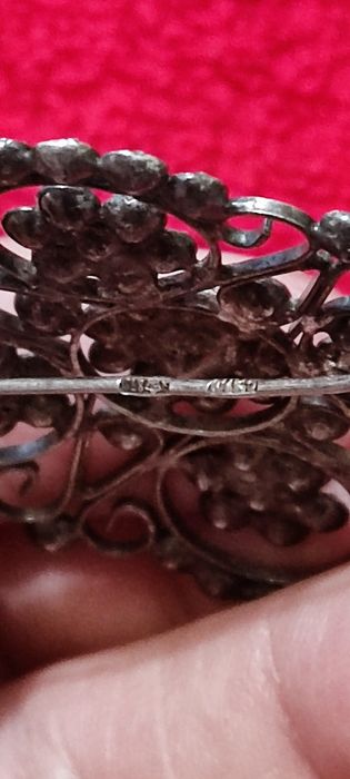 Серебряная  брошь с кристаллами..Винтаж.