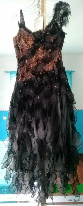 Vestido de cerimónia  só disponível a saia