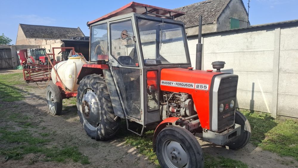 Massey Ferguson 255