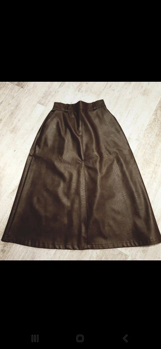 Spódnica z ekoskóry 36