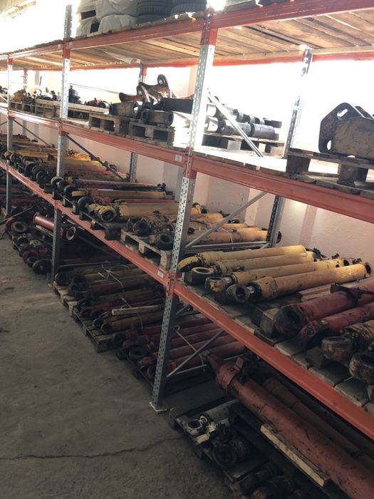 Гидравлический цилиндр на екскаватор Atlas, Liebherr