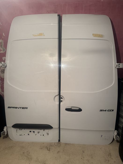 Двері задні Mercedes Sprinter 907