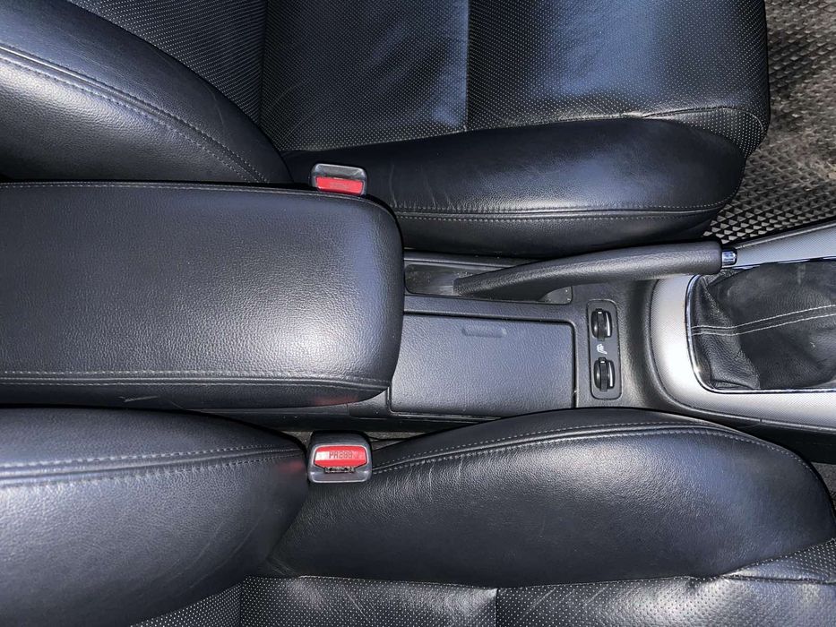 САЛОН, СИДІННЯ Toyota Avensis T-25.