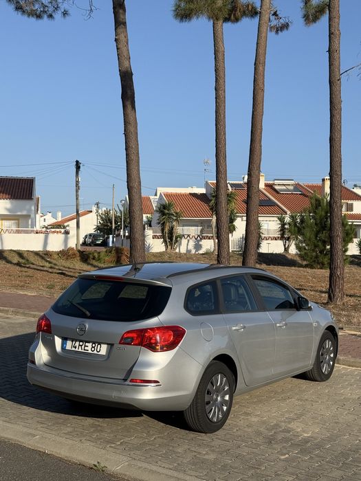 Opel Astra J Sports Tourer 1.7 CDTi — photo 2