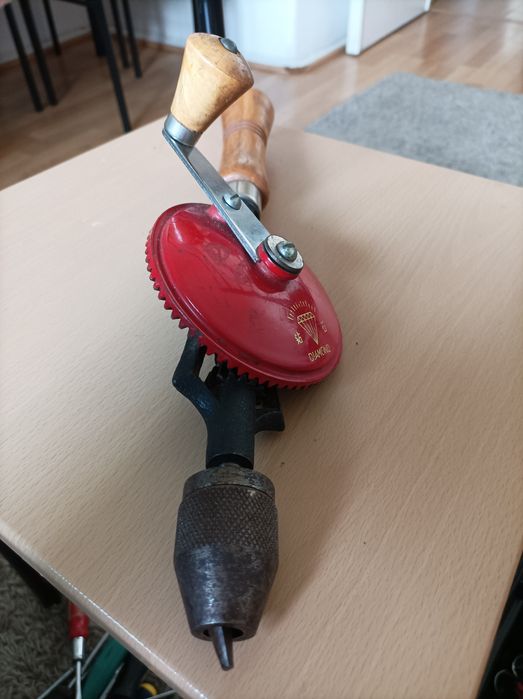 Ferramentas, chaves inglesas, de fendas etc.