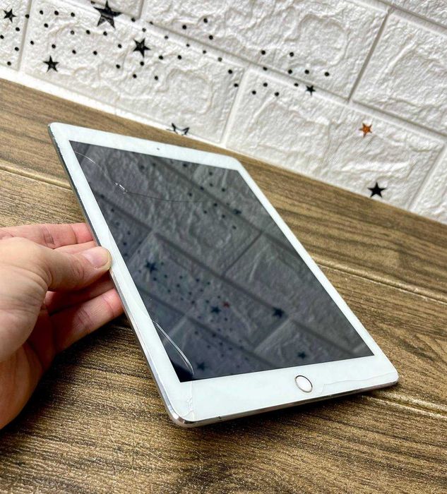 Планшет Apple iPad Air (Читайте опис)
