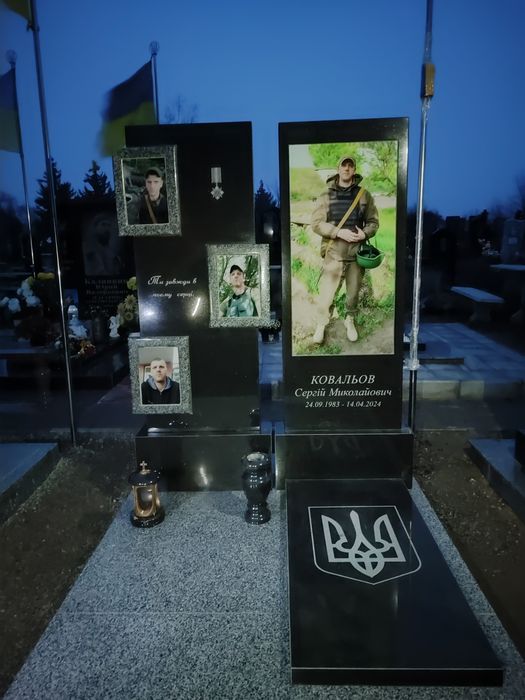 Гранітні пам'ятники