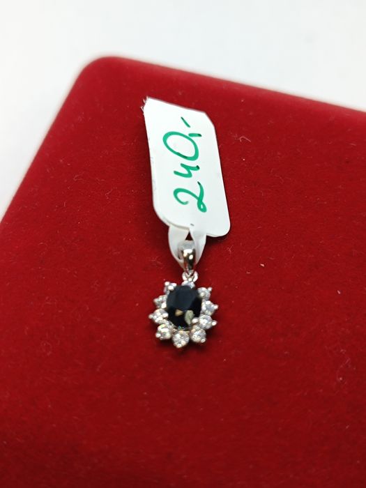 Złoty wisiorek z białego złota z cyrkoniami, złoto próby 585