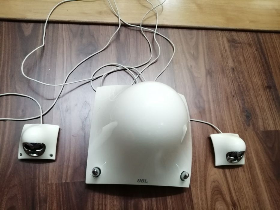 Colunas JBL em cor branco