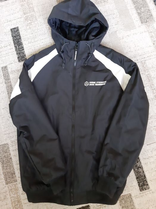 Młodzieżowa przejściowa, lekka kurtka chłopięca Cropp XS