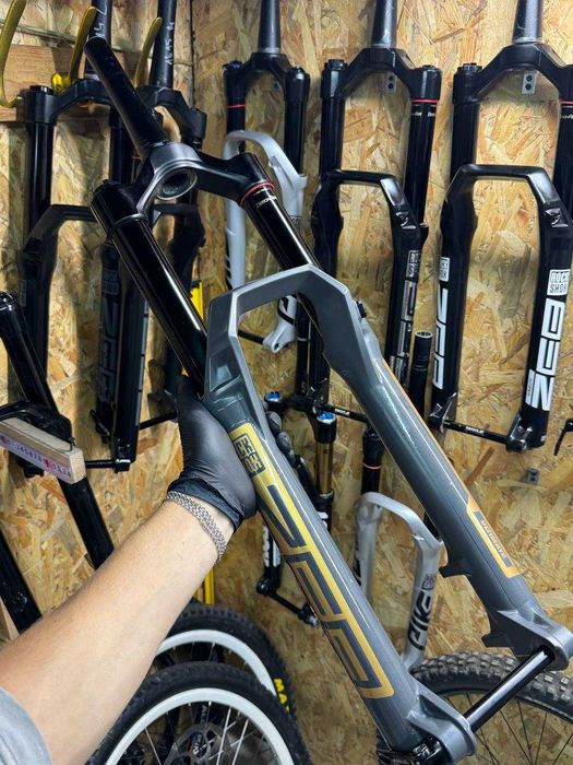 Вилка Rock Shox ZEB Select 29" 190мм