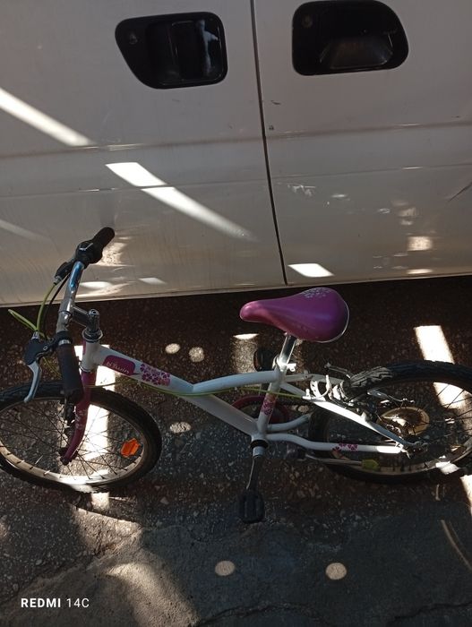 Bicicletas a andar e para restaurar