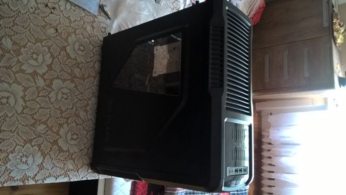 Dla gracza intel i7 3770k3.5GHz 10GB RAM RX570 4GB ssd 120GB hdd 1TB