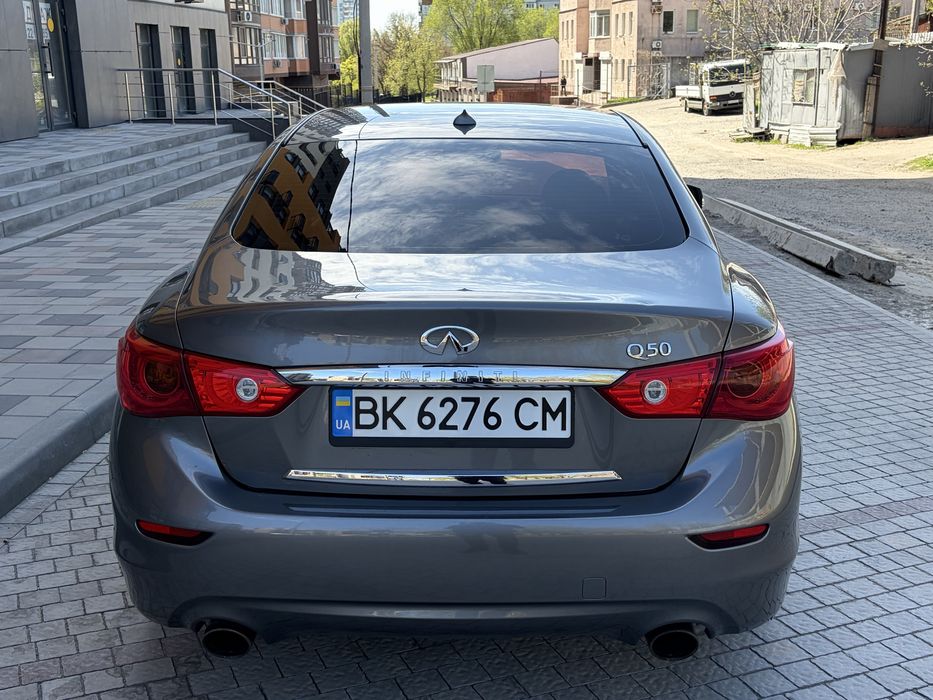 Продаю Infiniti Q50