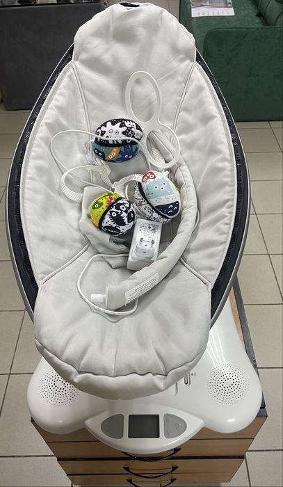 Заколисуючий центр 4moms  MamaRoo 2.0 під ремонт чи на запчастини.