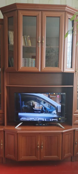 Продам шкаф-витрину