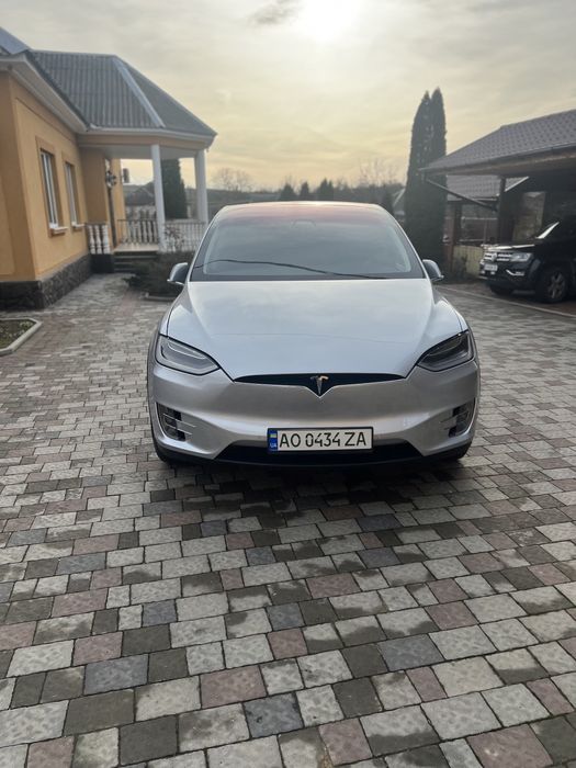 Tesla Model X 75D 2018 року