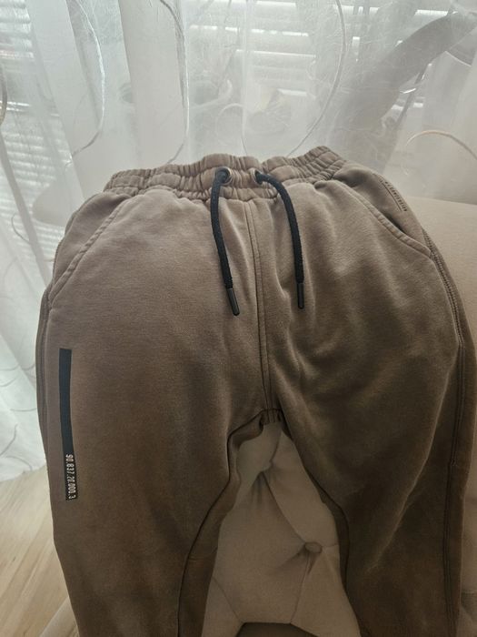 Spodnie dresowe dla chłopca w rozmiarze 122-128