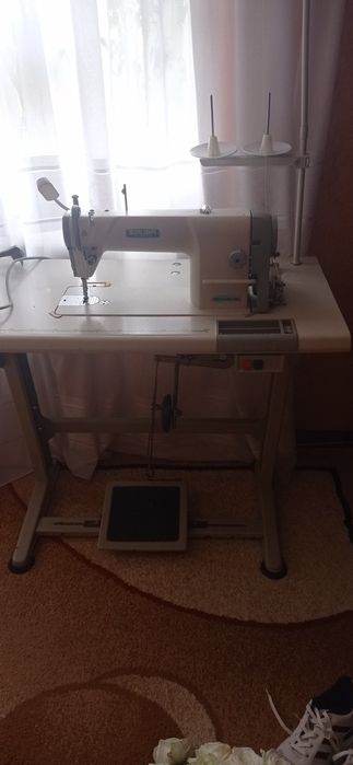 Швейна машинка siruba