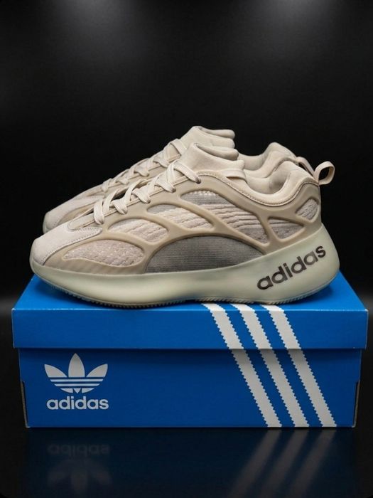 Жіночі кросівки Adidas Yezzy Boost 700 V3/бежеві жіночі кросівки адідас