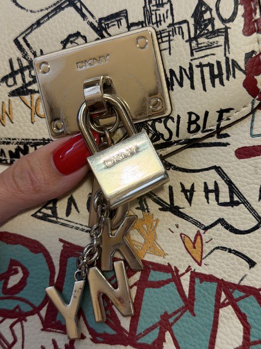 Сумка DKNY graffity