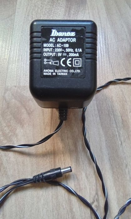 Блок питания для гитарных эффектов Ibanez AC-109 9V 200mA,Made in Taiwan.