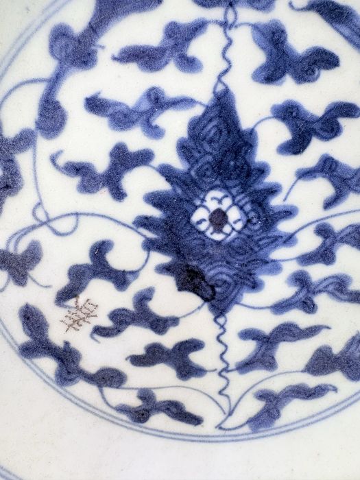 Antigos pratos chineses em porcelana azul e branca do Sec. XVIII
