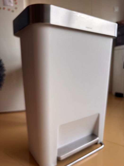 Caixote do lixo branco