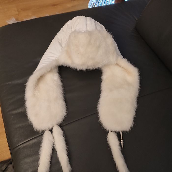 Damska czapka uszatka .