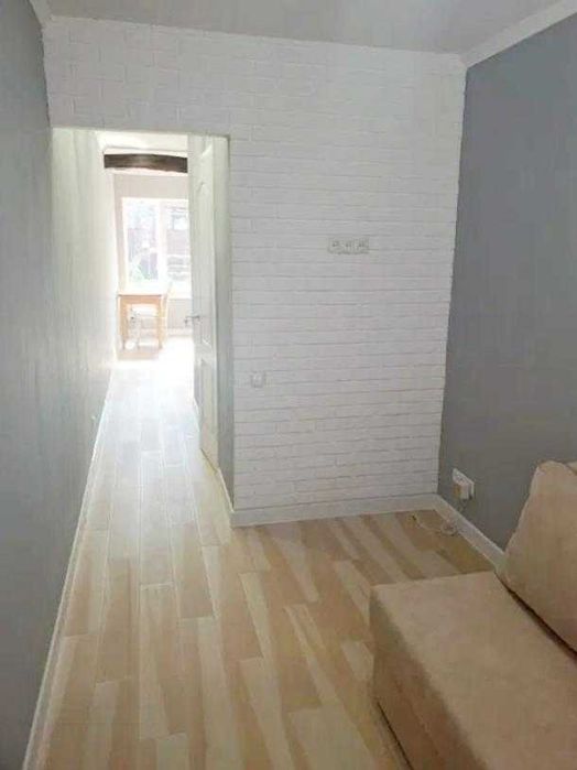 Терміново продам 1 к. квартиру біля метро