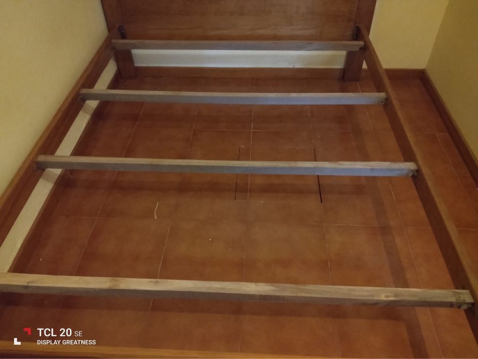 Cama em madeira maciça c/ colchão incluído