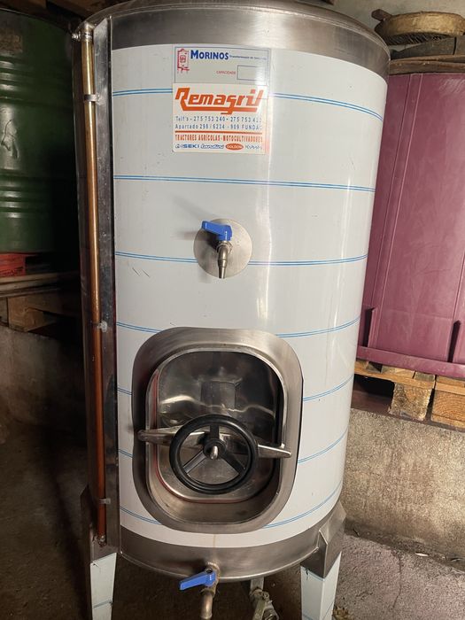 Vendo 2 Cubas de Vinho 600L e 200L