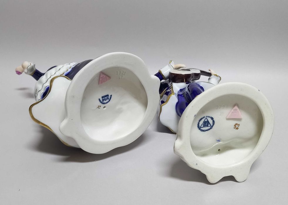 Dworska para, kobaltowe figurki Royal Dux, poł XX w.