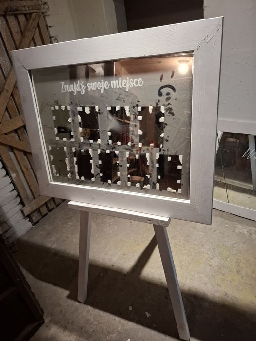 Lustra ze sztalugami na imprezę