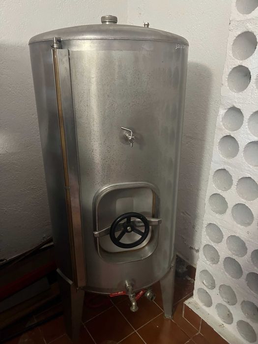 Cuba Inox 250L, prensa uvas manual