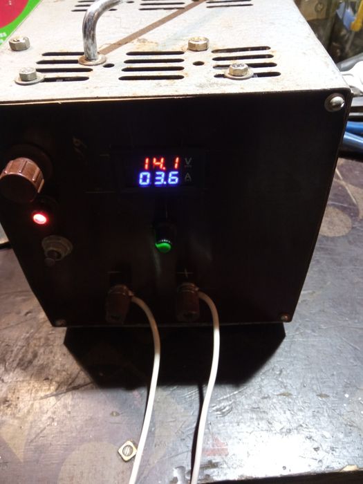 Авто мото зарядний пристрій 17 Ампер 19 Вольт