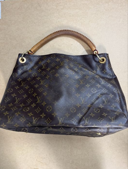 Authentic Louis Vuitton artsy mm canvas leather bag