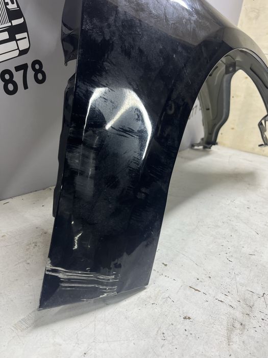 Праве крило Tesla Model 3