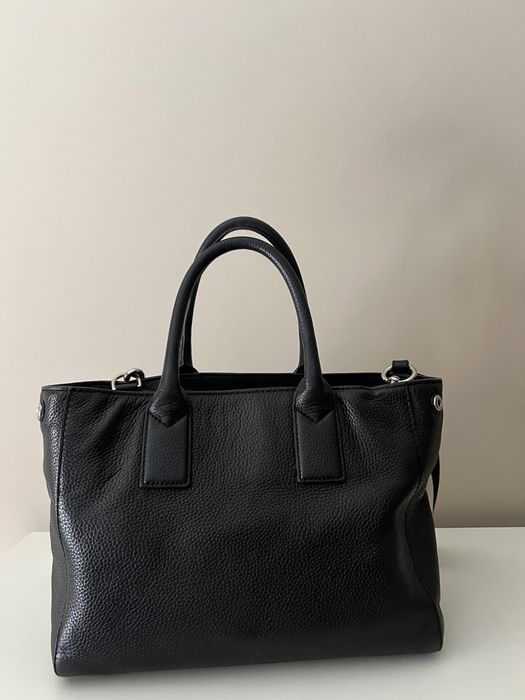 Mala Marca Jacobs em pele preta