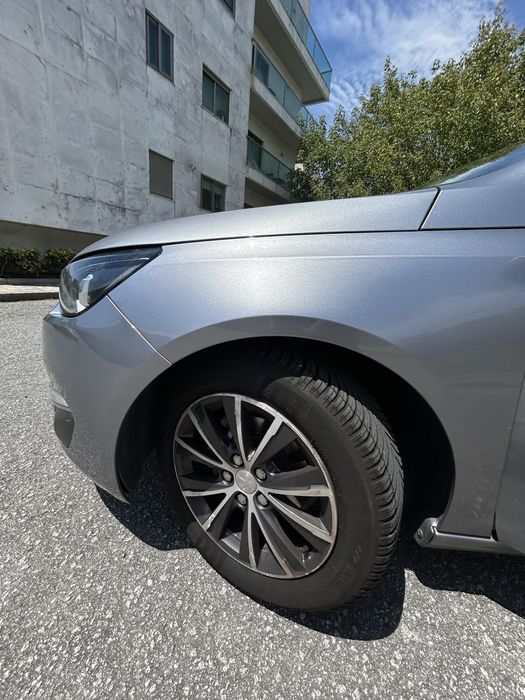 Peugeot 308 1.2 PureTech Allure – 110cv Ano 2016 | 119.000 km | Gasolina
