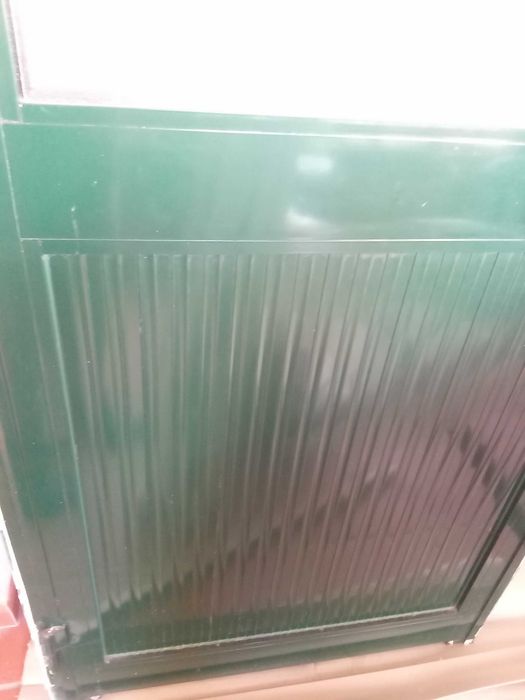 Porta exterior de aluminio verde - NOVO PREÇO.