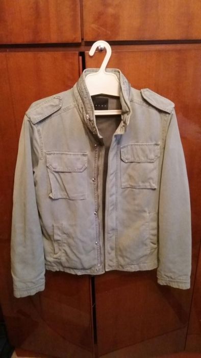 Осенне-весенняя курточка в хорошем состоянии.