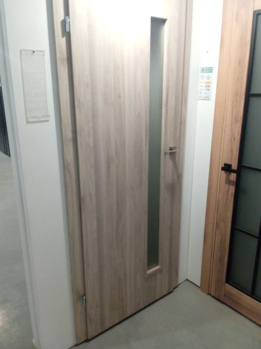 Нові двері + коробка, замок і завіси