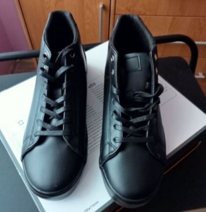 Nowe buty snackersy Pier One wysokie, za kostkę, czarne, 42

Nowe buty