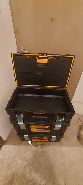 Dewalt - skrzynki na narzędzia x 3 + kółka + mocowania