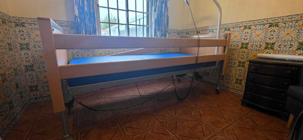 Cama articulada, em segunda mão