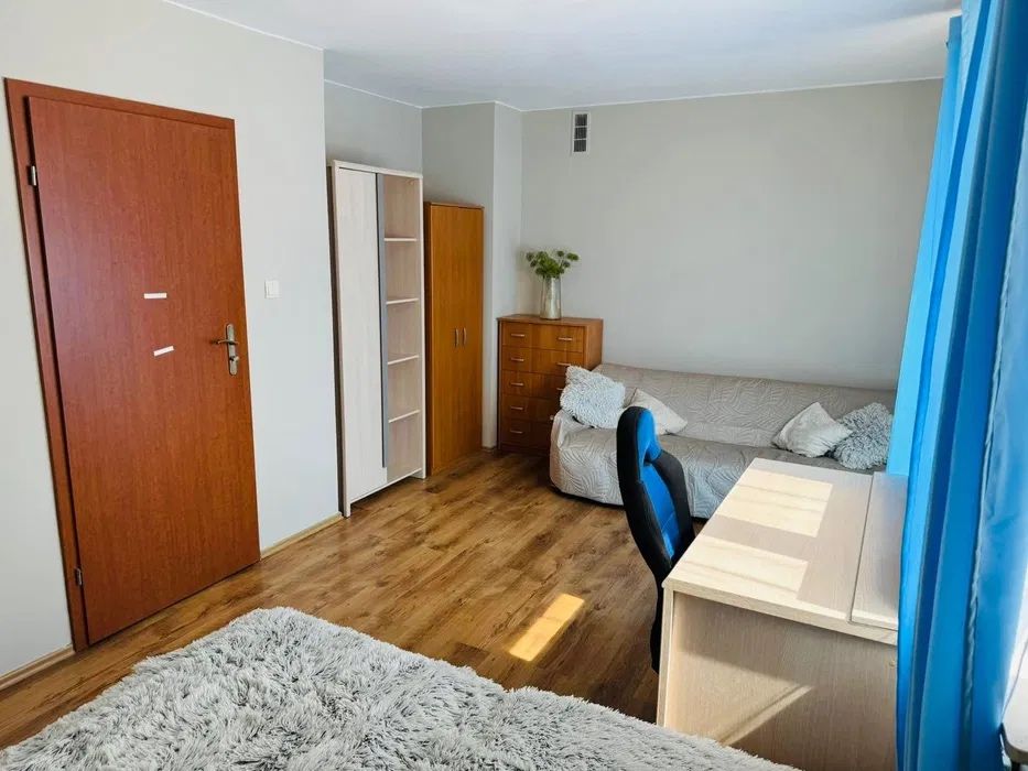 Duży pokój z balkonem i miejscem parkingowym