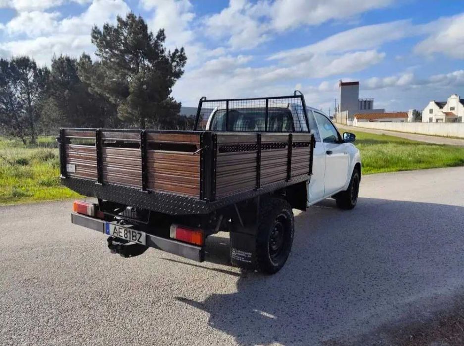 Toyota Hilux 4×4 2.4 D-4D
