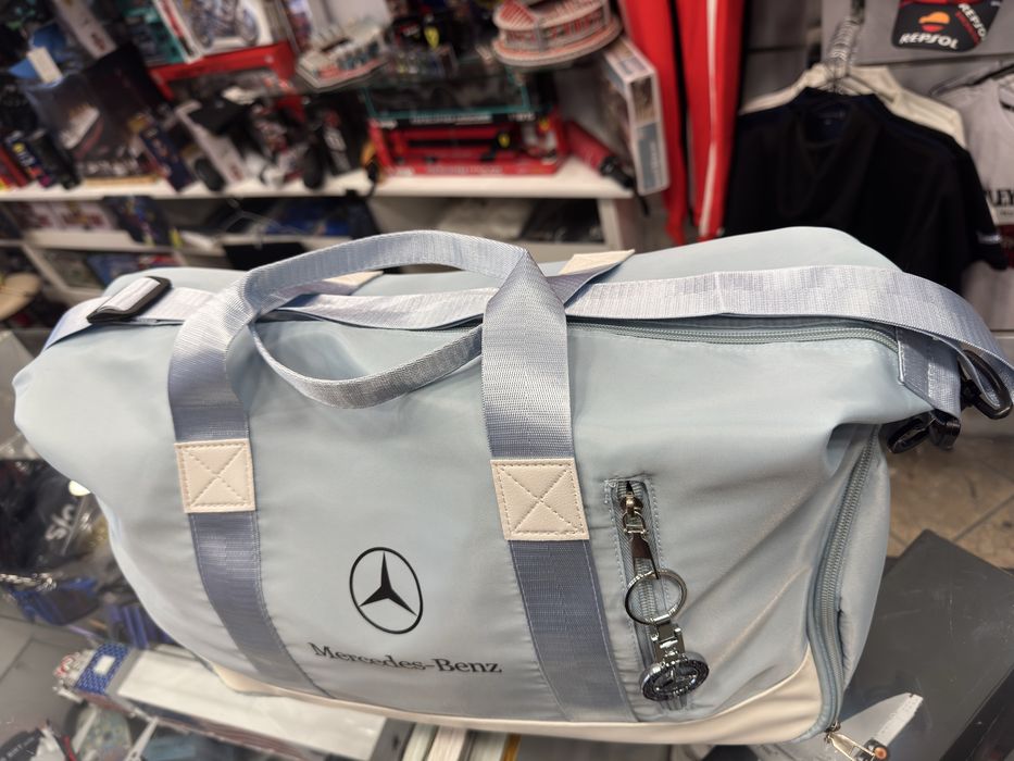 Mala desportiva lindissima Mercedes Benz